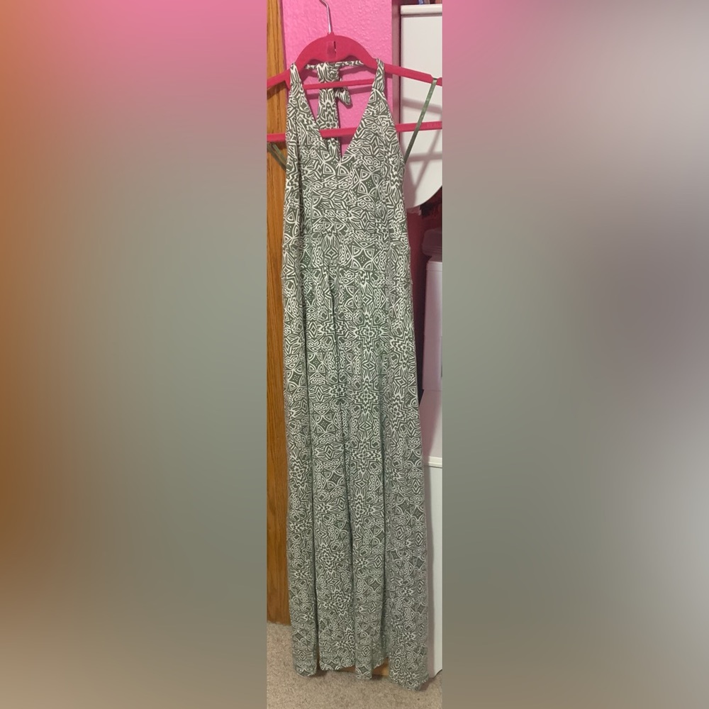 EUC.banana republic back tie halter maxi dress. Size small.